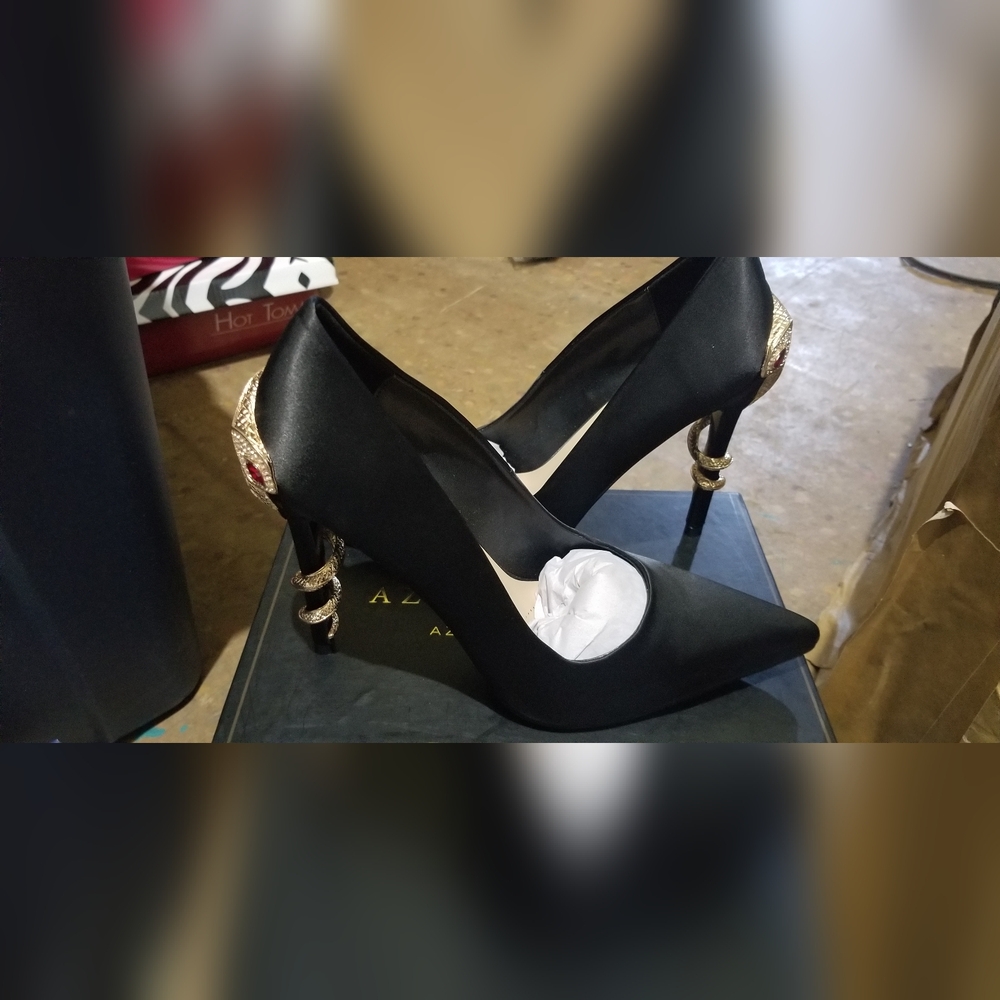 new in box Azeala Wang